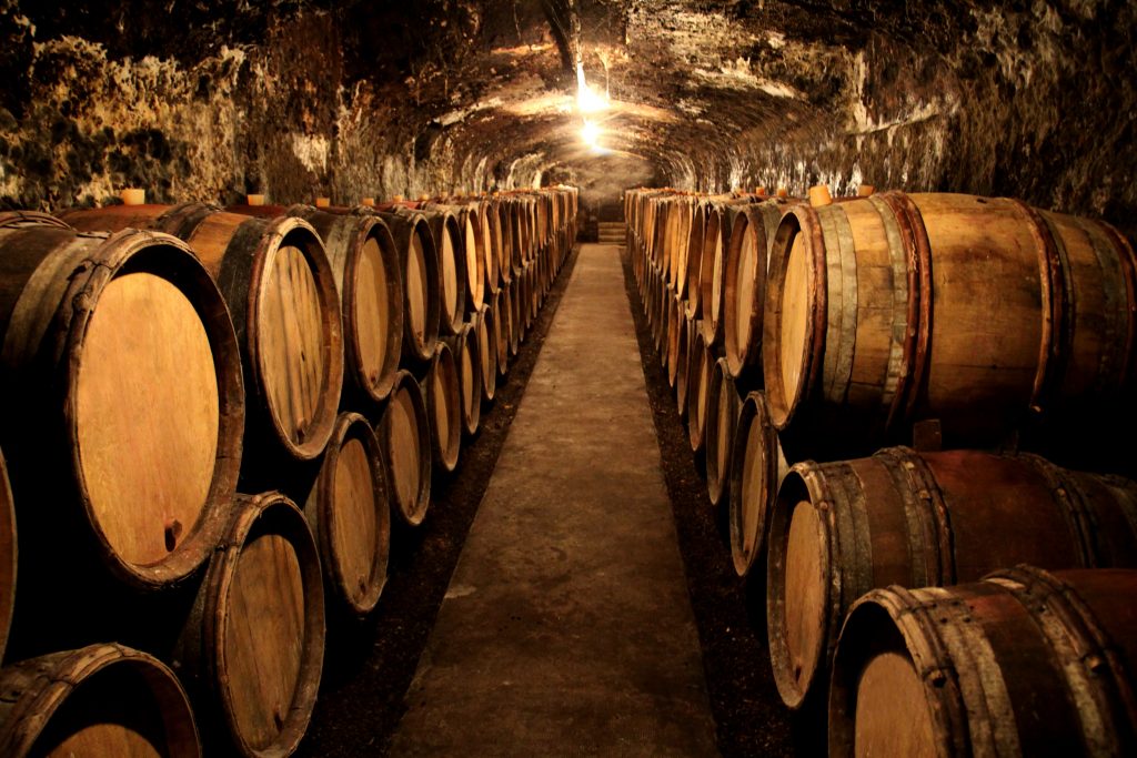 caves-vins-entre-personnes-libres